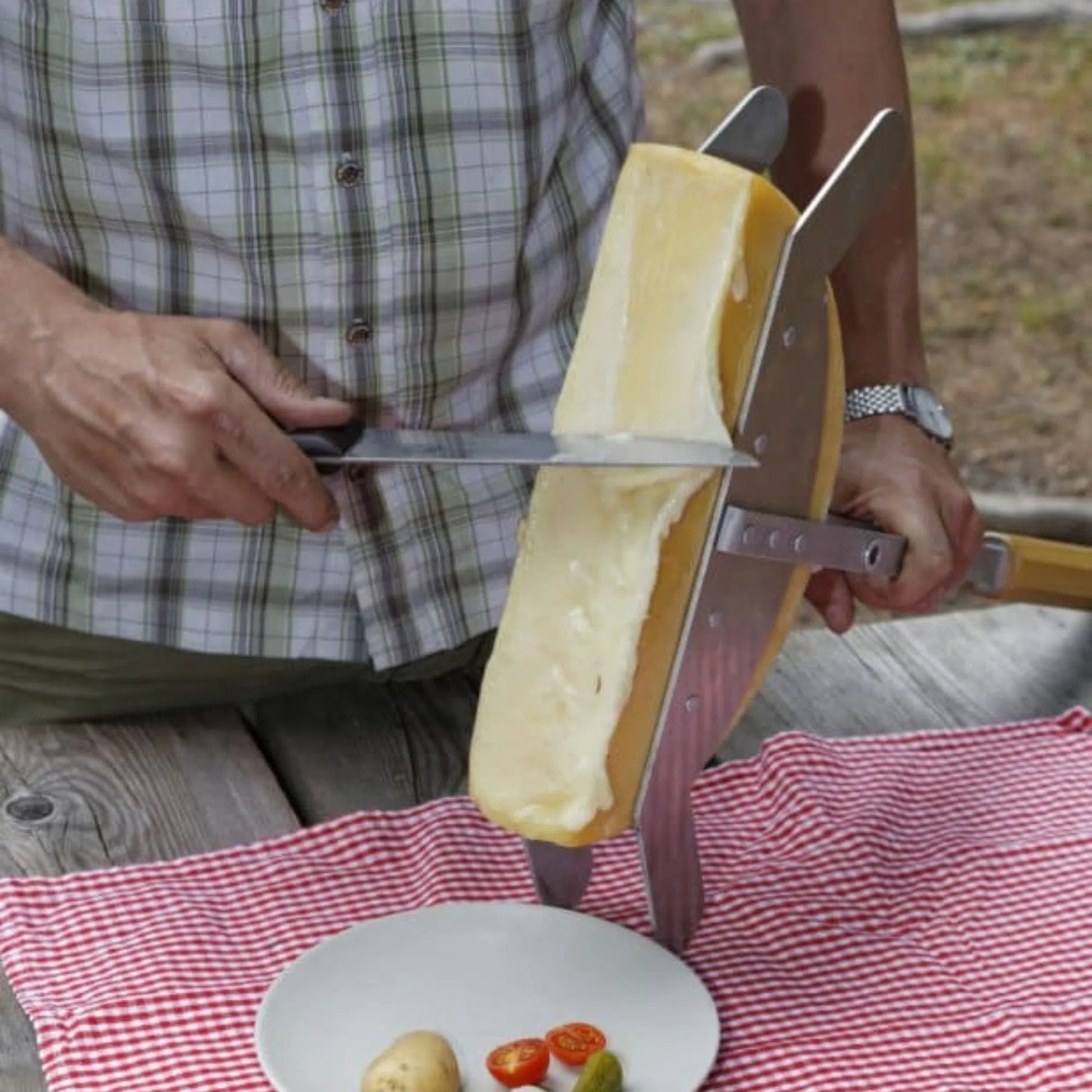 Pince pour fromage à raclette